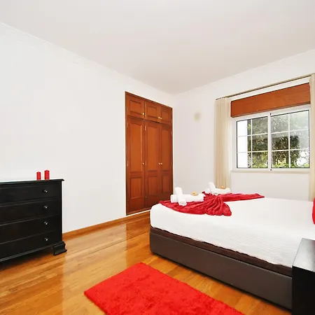 Villa In Albufeira Near Sea Beach