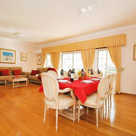 Villa In Albufeira Near Sea Beach Vila *