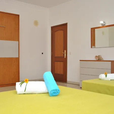 Villa In Albufeira Near Sea Beach *