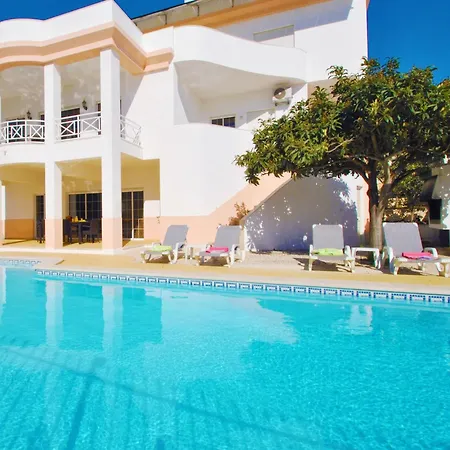 Villa In Albufeira Near Sea Beach Vila *