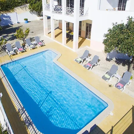 Villa In Albufeira Near Sea Beach Vila *