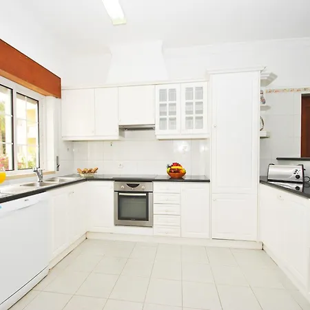 Villa In Albufeira Near Sea Beach Vila *
