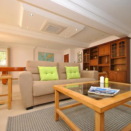 Villa In Albufeira Near Sea Beach Вилла