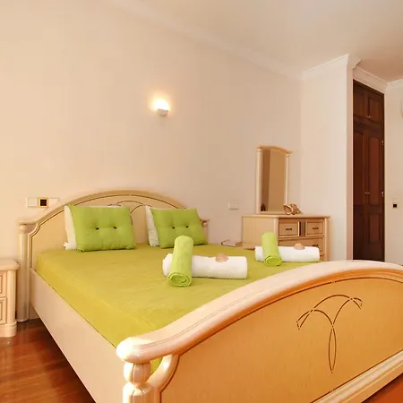 Villa Villa In Albufeira Near Sea Beach *