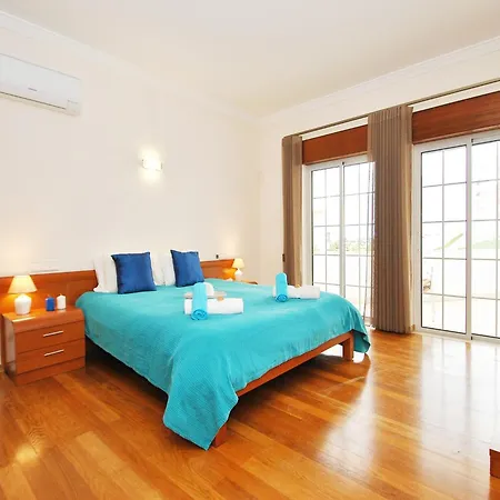 Villa In Albufeira Near Sea Beach *